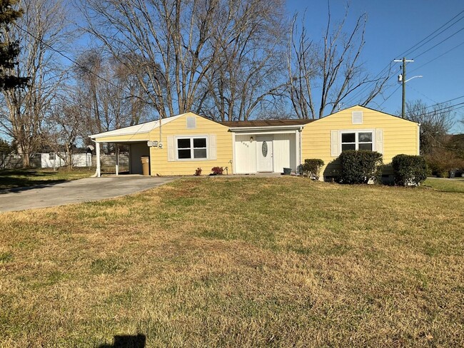 3 Bedroom House With Carport - 3 Bedroom House With Carport