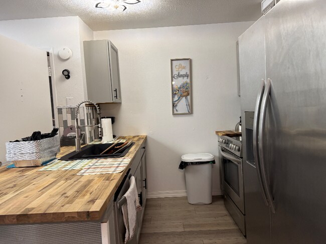 Photo - 7243 Balkis Ln Unidad A