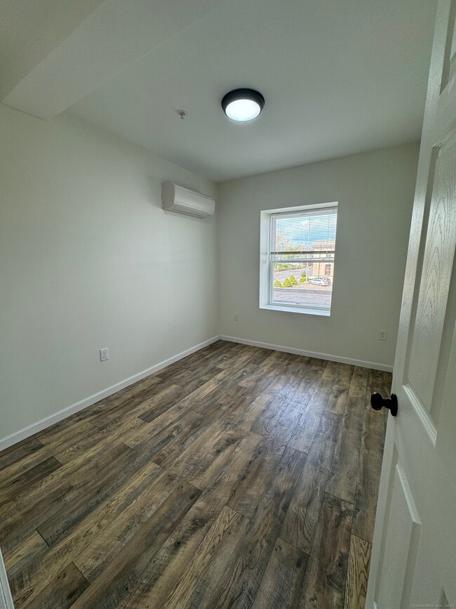 Photo - 61 Colony St Unidad 2C