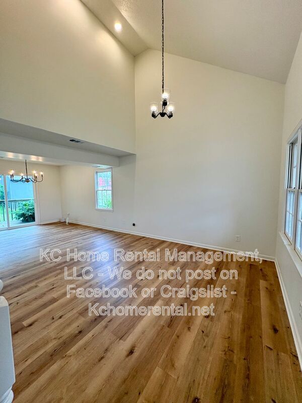 Photo - 307 E Main St