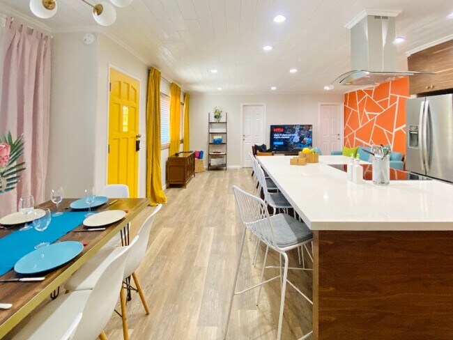 Photo - 3433 Florence St