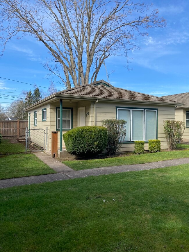 Building Photo - 1415 18th St NE