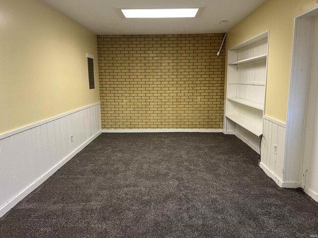 Photo - 1050 Rank Pkwy