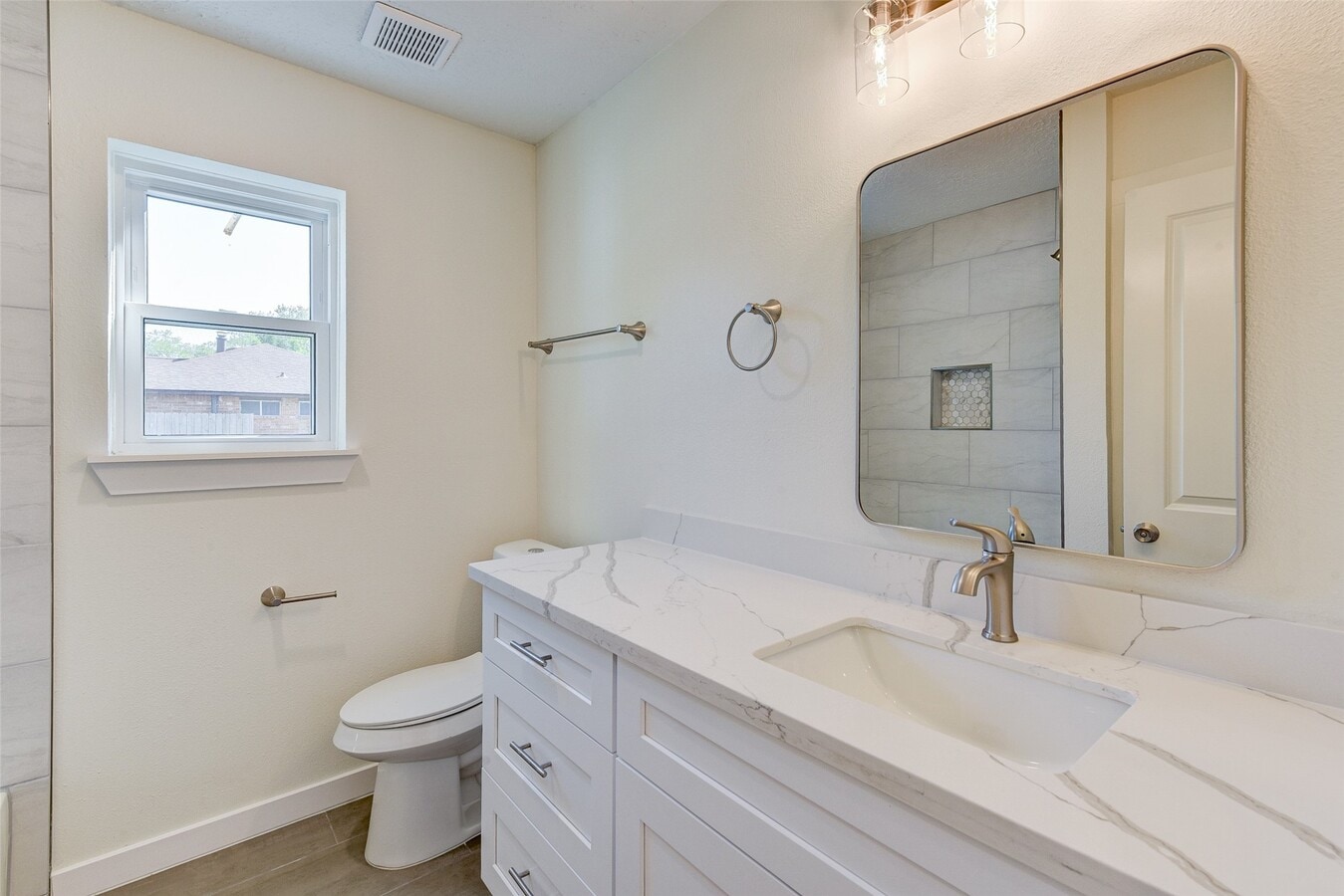 Photo - 16813 Glen Eagle Dr N