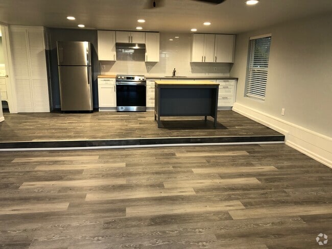 Building Photo - 99 Pine Oaks Rd Unit B Rental