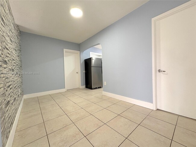 Photo - 1815 McKinley St Unit 9