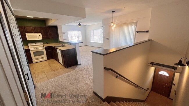 Building Photo - 1 Bedroom, 1 Bath with a Single Car Garage... Rental