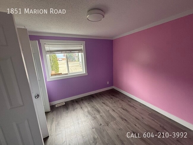 Photo - Farmhouse with Ample Parking