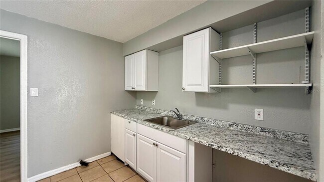 Photo - 205 Mill St