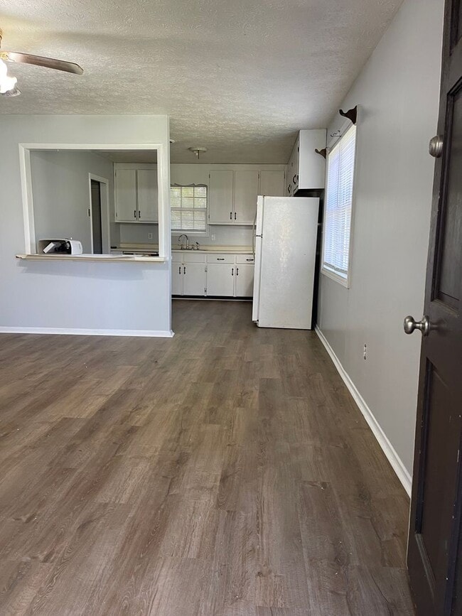 Photo - 2 bedroom/1 bath Westside Duplex!