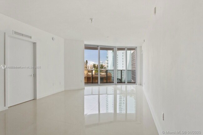 Photo - 488 NE 18th St Unidad 501