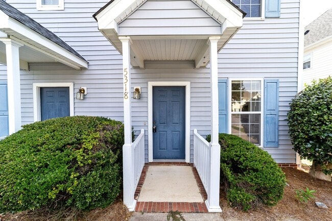 2 Bedroom Townhome in Raleigh - 2 Bedroom Townhome in Raleigh