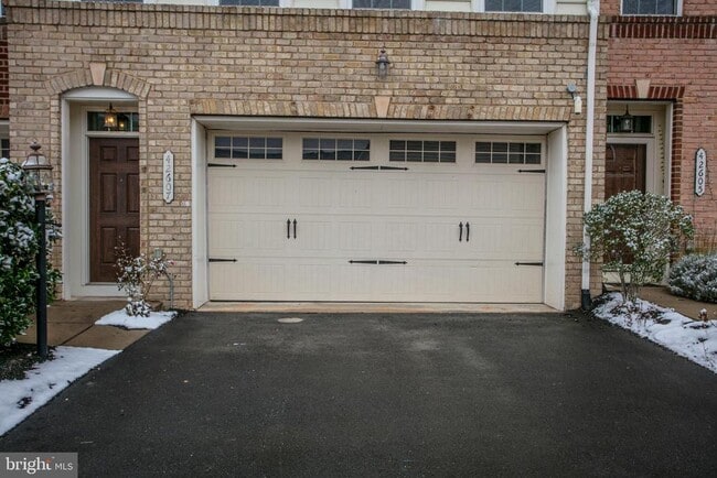 Building Photo - 42607 Offenham Terrace