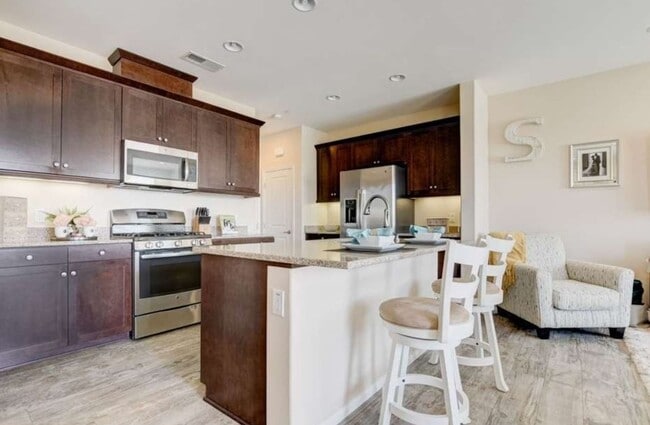 1785 Saltaire Pl