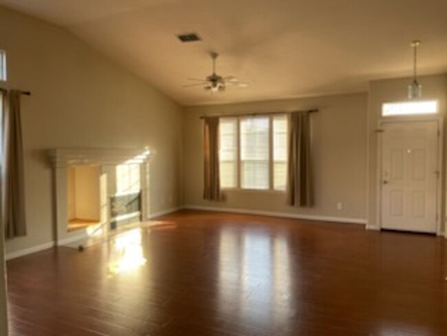 3 Bedroom, 2 Bath Home $200.00 Off 1st Mon... - 3 Bedroom, 2 Bath Home $200.00 Off 1st Mon...