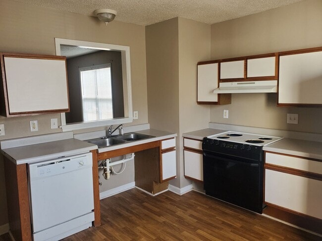 Photo - 2 Bedroom, 1 bath apartment  downstairs un...