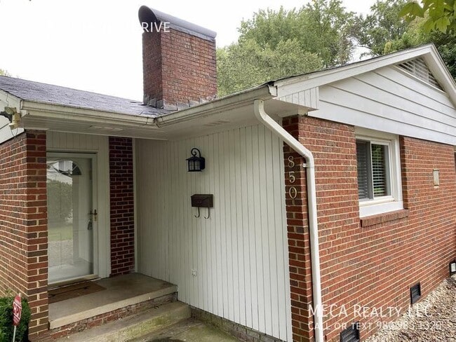 Photo - 850 Montford Dr