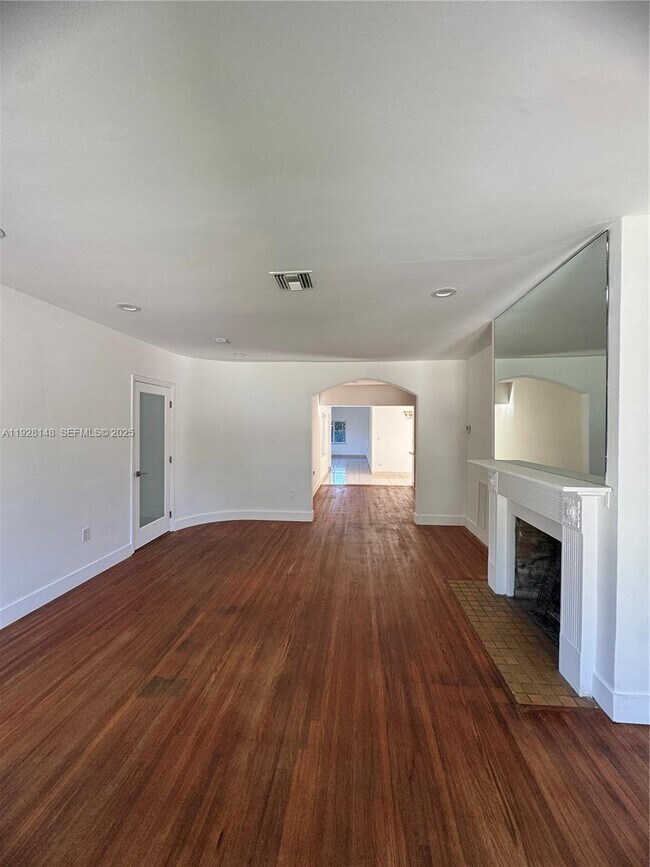 Photo - 3021 SW 2nd Ave