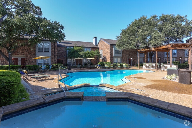 Swimming Pool - The Place at Briarcrest