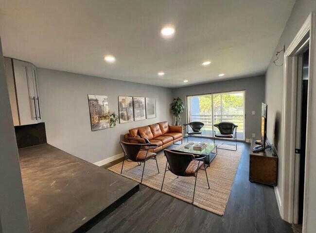 Photo - 1630 Embassy Dr Unit 306