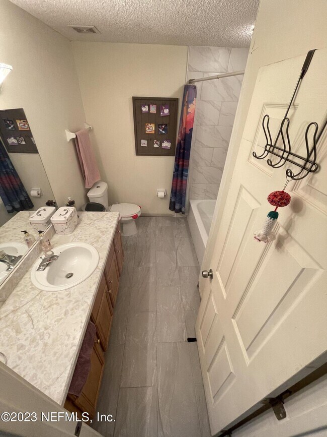 2211 Rosewood Dr