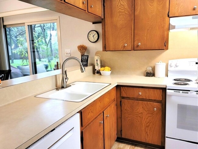 Photo - 6904 Argonne Forest Cove Unidad A