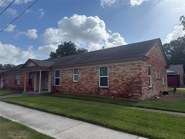 Building Photo - 6525 Renwick Dr Unit A