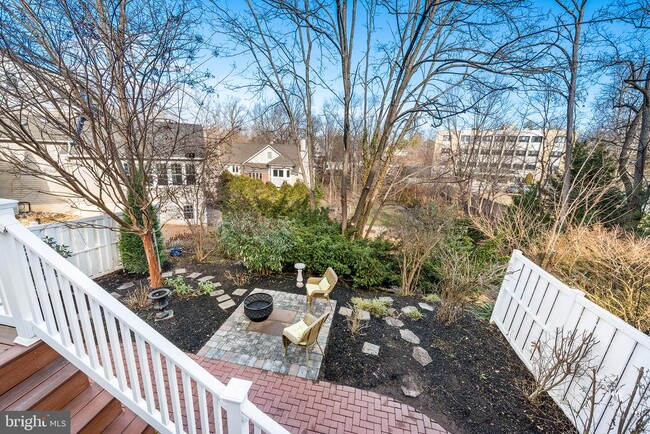 Photo - 117 W 5th St