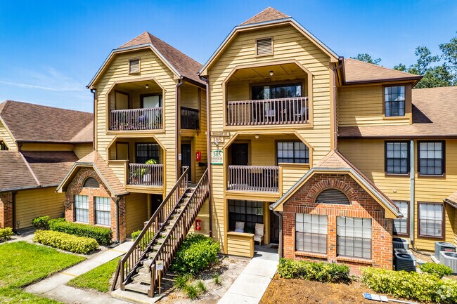 250 Lakepoint Dr Altamonte Springs, FL 32701-5824
