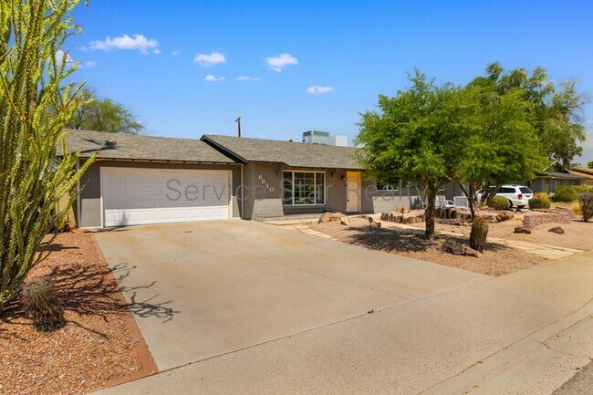 Photo - 8610 E Oak St