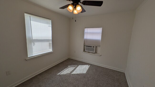 Photo - 320 W Dill St