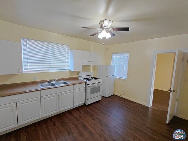 Photo - 1111 E St Unit #4