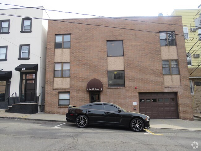 Building Photo - 22 69th St Unit C4 Rental