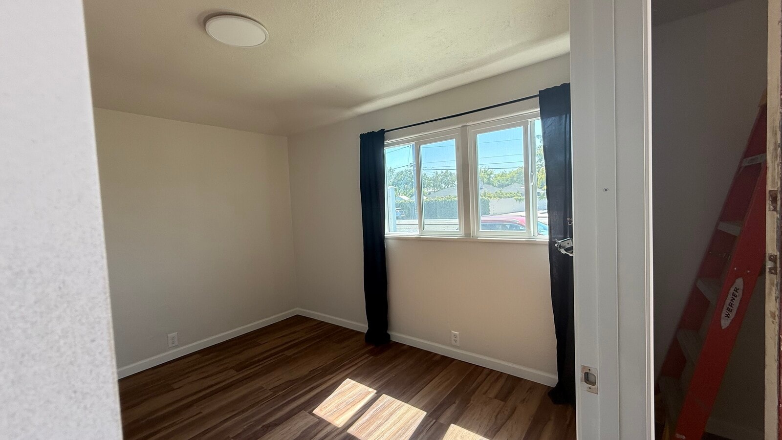 BEDROOM - 4400 N Lakewood Blvd