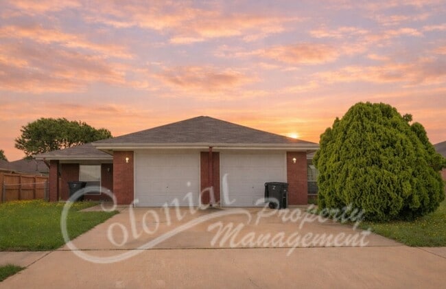 Building Photo - 4604 Bowles Dr Unit B