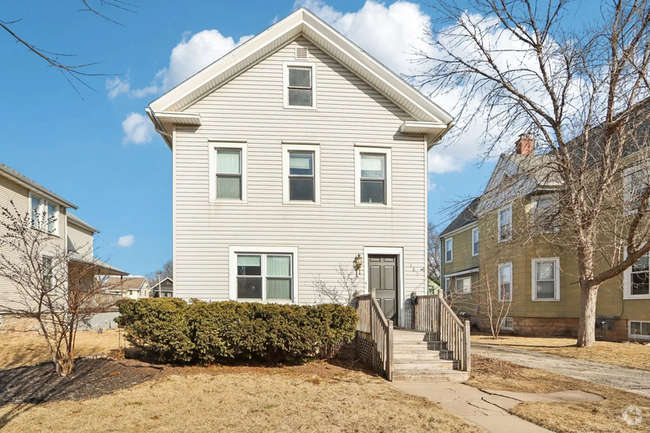 Building Photo - 181 E 1st St Rental
