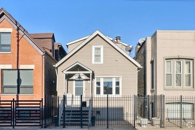 Building Photo - 2638 W Grand Ave Rental