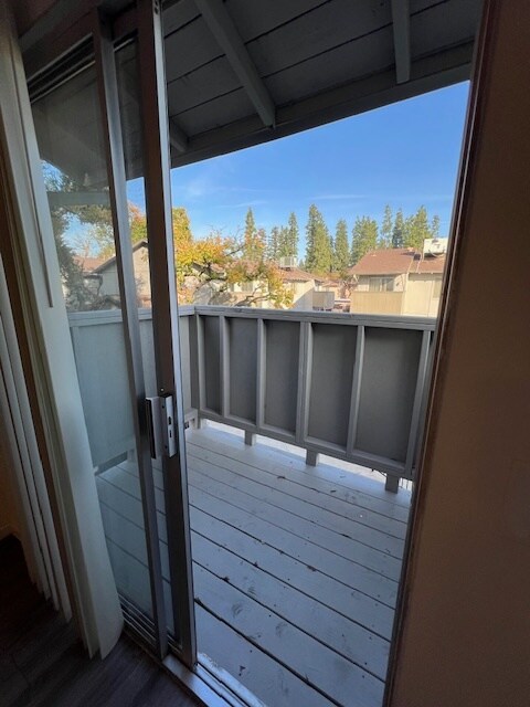 Patio - Lindsay Apartments