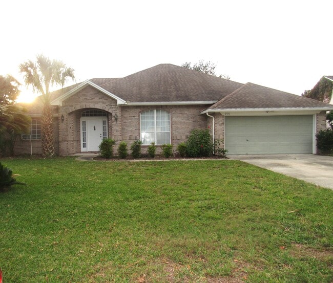 Building Photo - 2106 Forest Gate Dr E