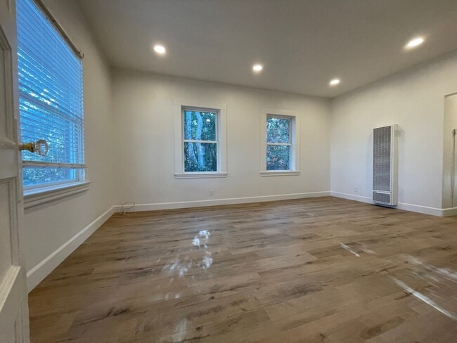 Photo - 691 5th St W