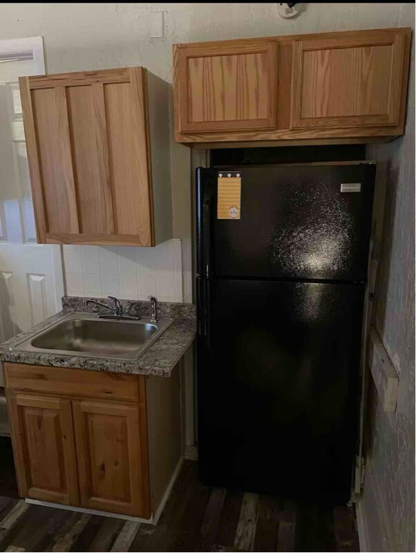 Photo - 604 Center St W