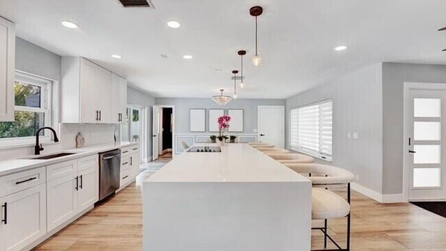 Photo - 722 SW 28th Ave