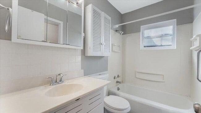 Photo - 828 15th St SW House