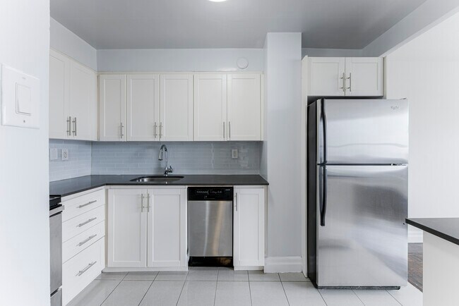 Photo - 155 Wellesley Street East