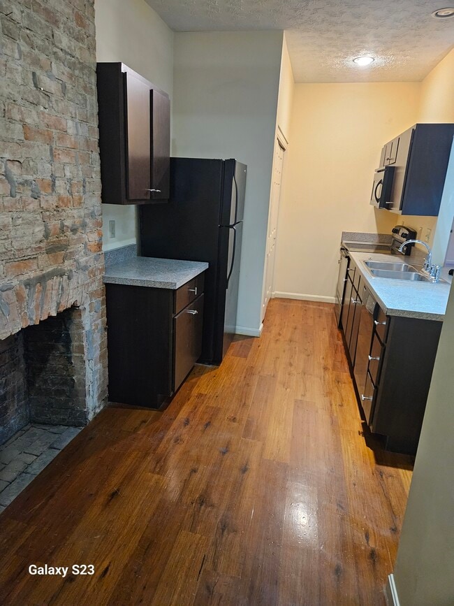 Kitchen - 213 Findlay St Unit 1