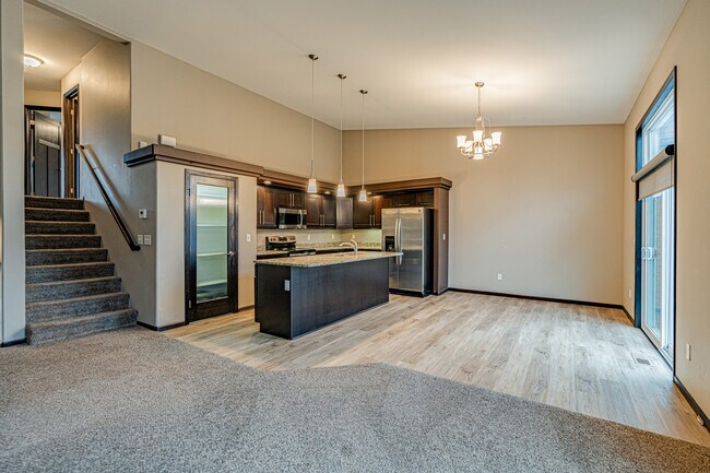 Photo - 3717 McKenzie Dr SE