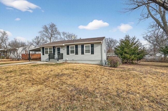 Photo - Hard-to-Find 6-Bedroom Home in Grandview!