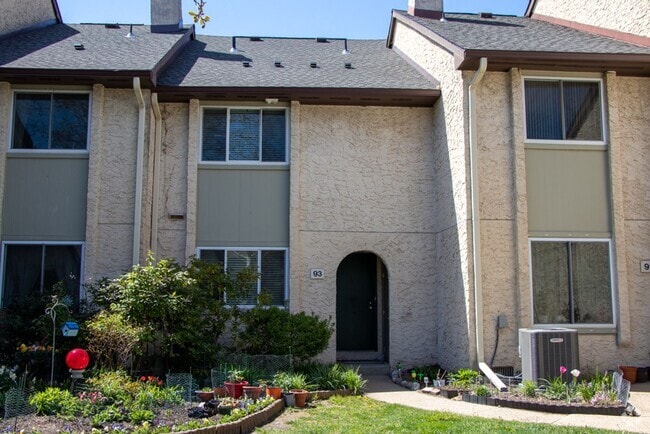 Building Photo - 93 Tennyson Dr Rental