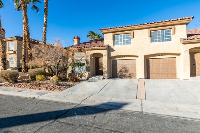 Photo - North Summerlin Townhouse with attached garage - 2 master suites