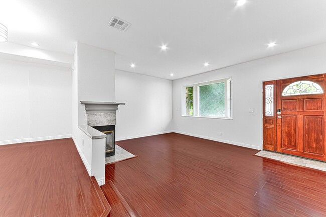 Photo - 402 California St Unit B